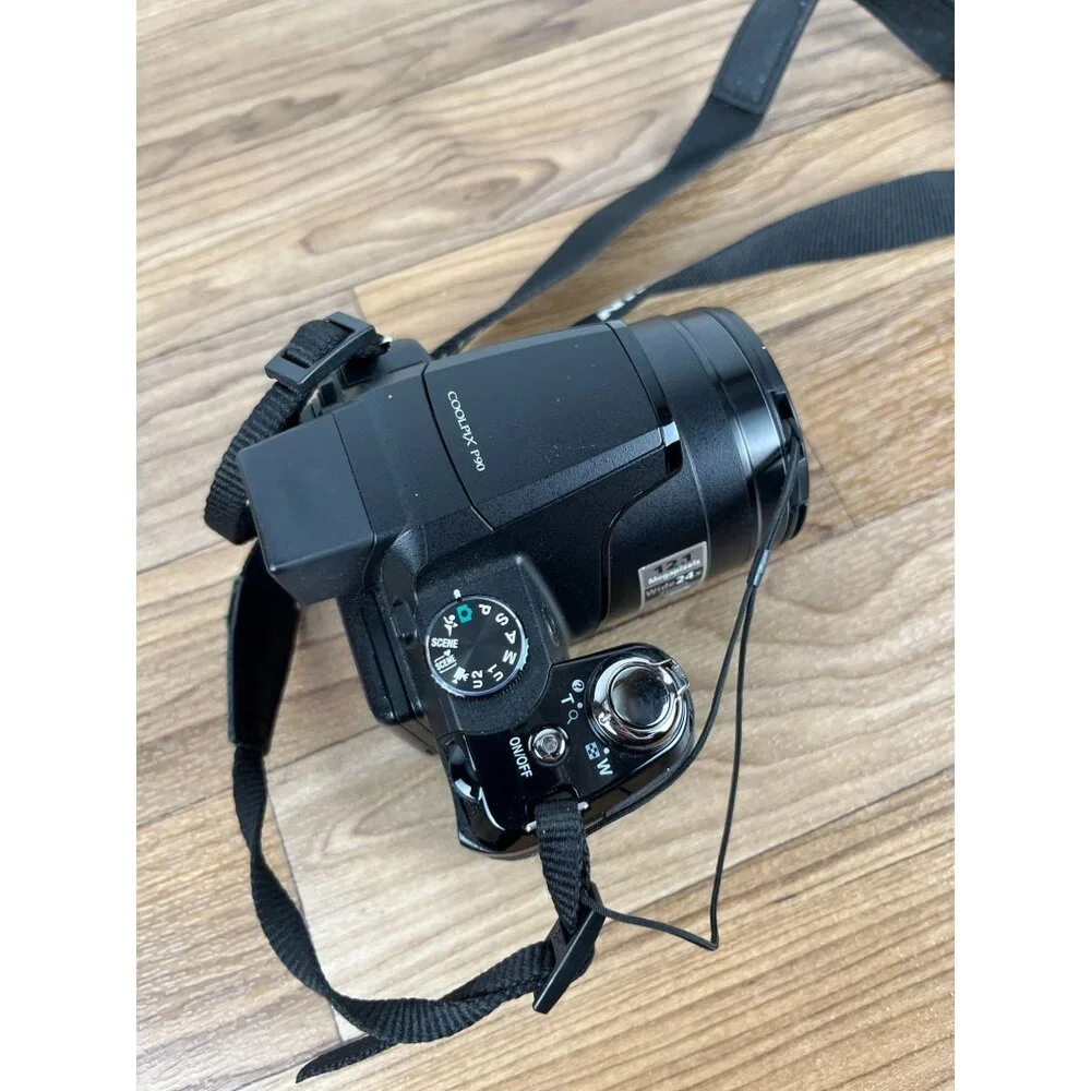 Nikon COOLPIX P90 12.1 MP Digital Camera (Tested) No Charger